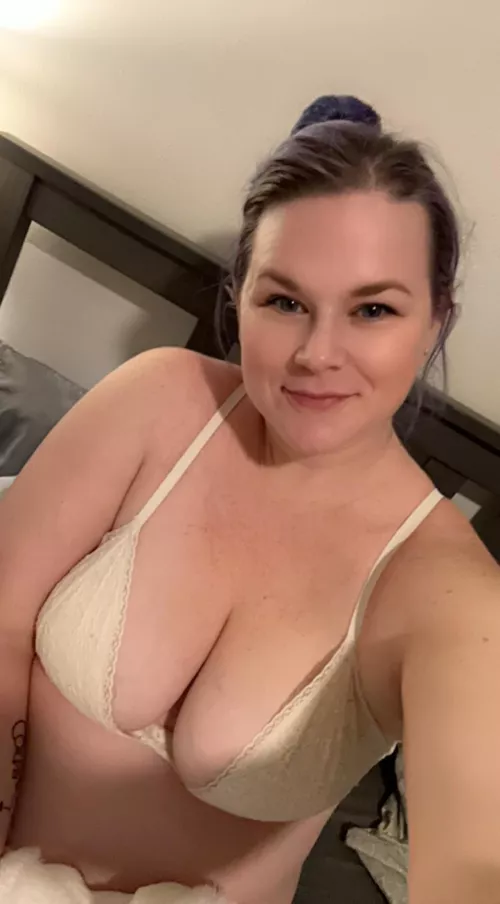 Can’t sleep. 😩 Come snuggle?