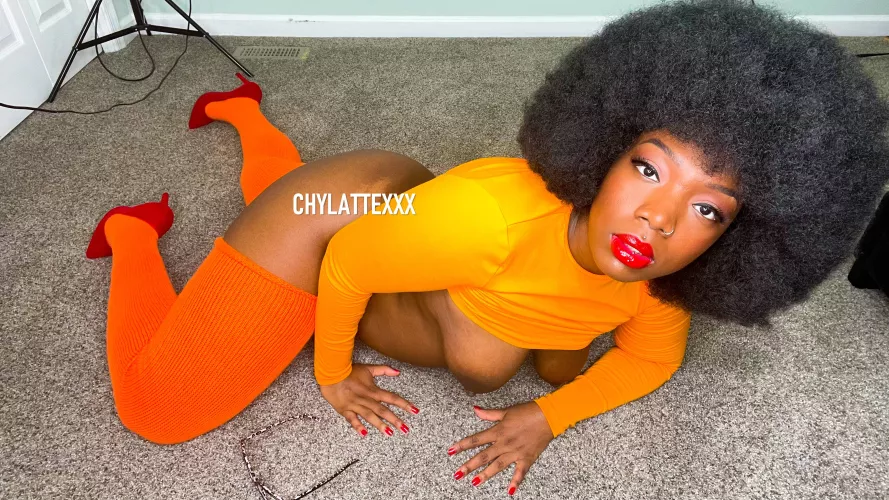 Chocolate Velma seems to have lost her glasses AND skirt! [OC]