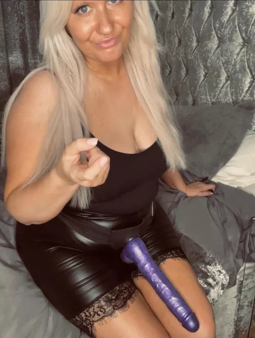 Cum sit on mommy’s lap and tell me what you want for Christmas