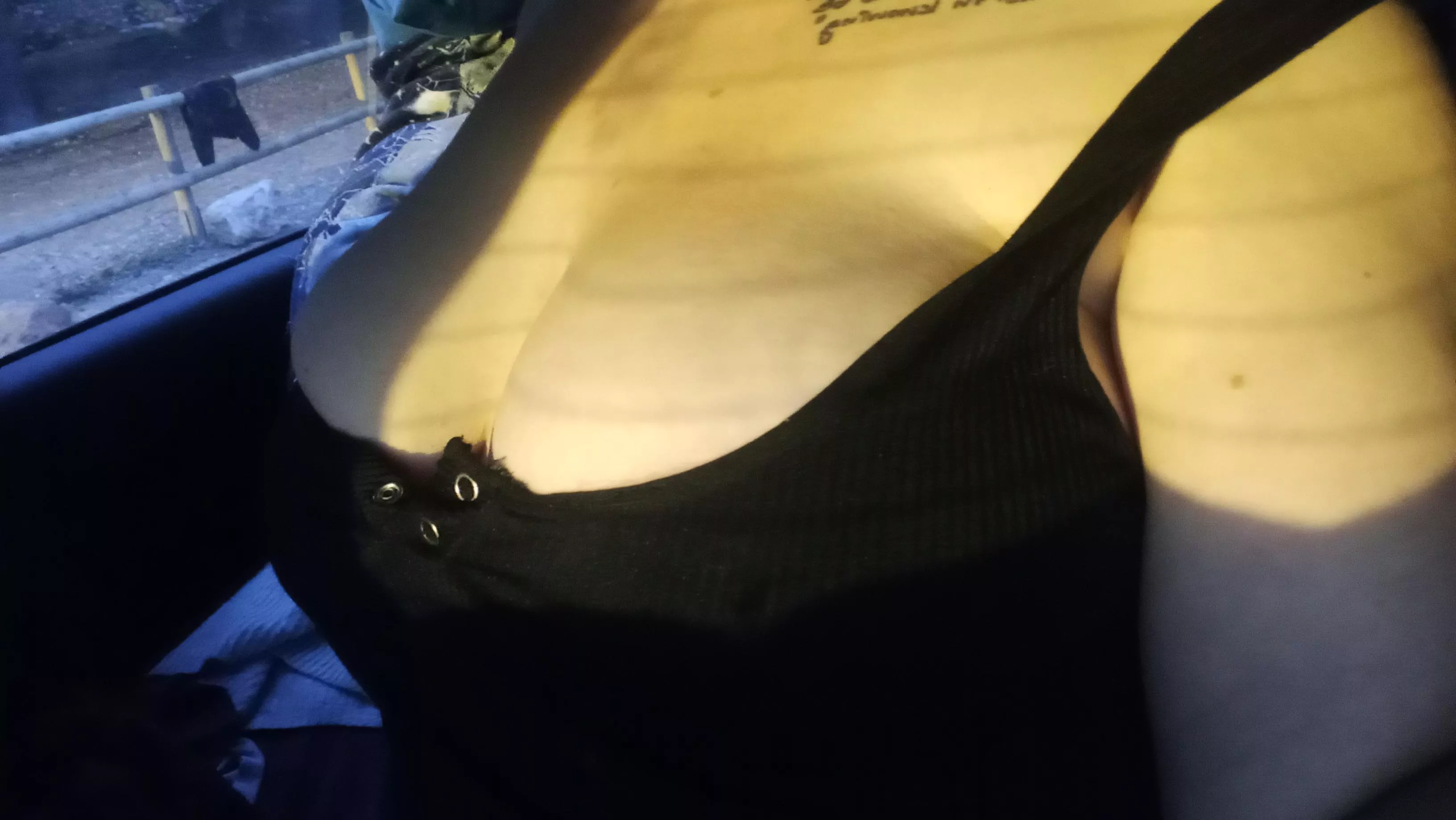 does anyone want to see me pull my tank top down and make them bounce? 😇