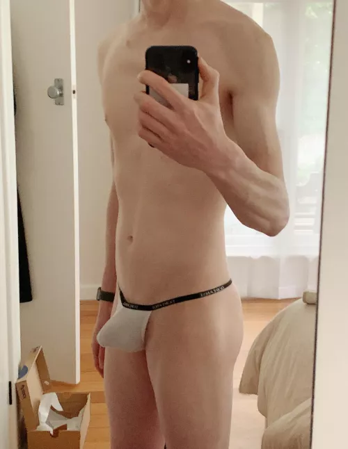 Does my bulge look small in these? 🤏🏻