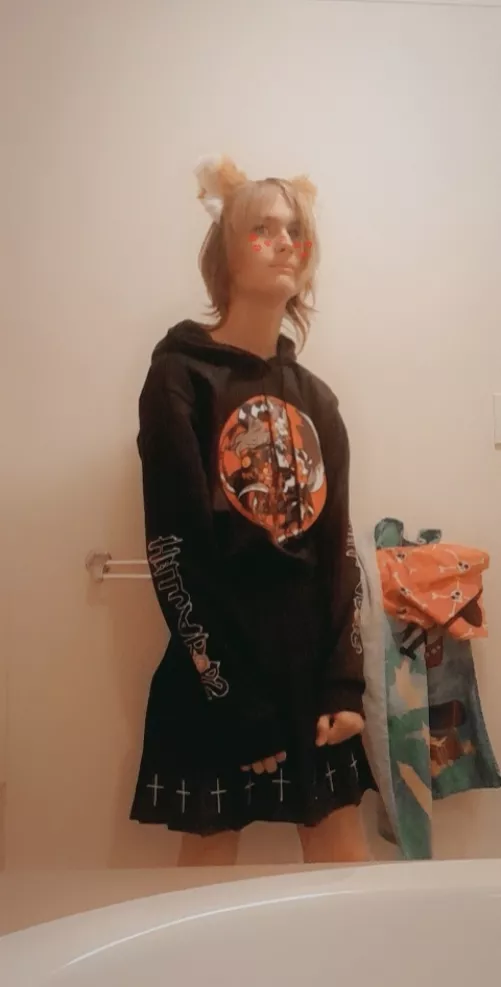 Got a new outfit, sadly my sister stole my thigh highs :(