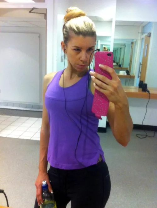 Gym time baby! Booty workout incoming!