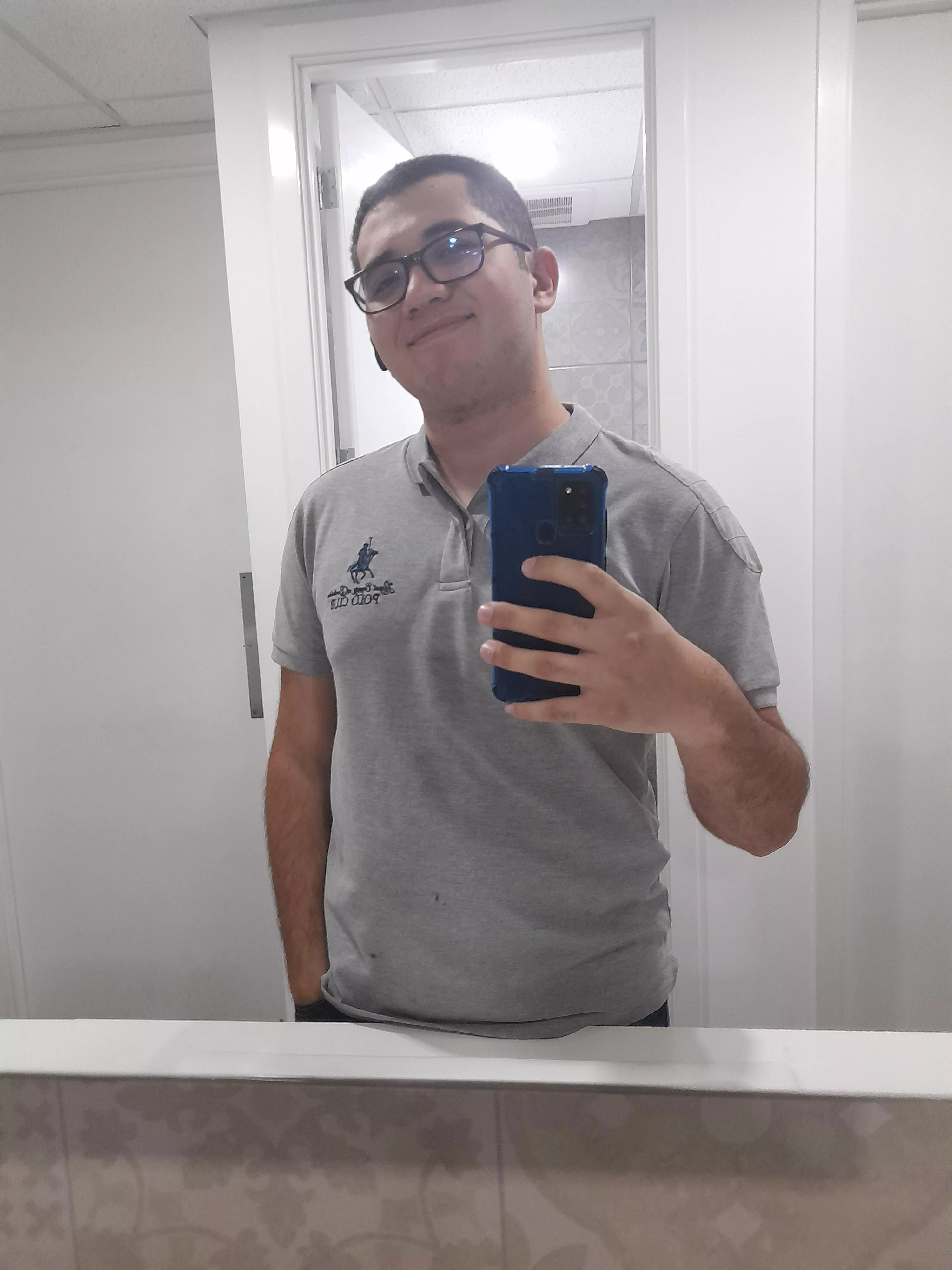Hello! I'm new in this community and in reddit! my name is Esteban but I prefer Steven and I'm 24. I like Zelda, Fortnite and RPGs. I'm an architect student and in a hapoy relationship! Nice to meet you!