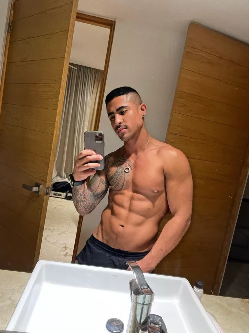 HMU let’s get to know each other 💦💙