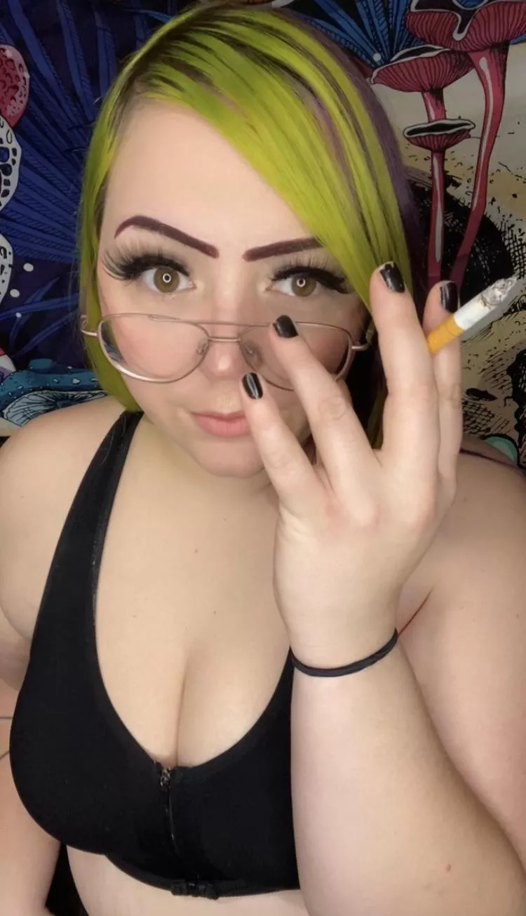 I hope your Monday is as good as my morning cigarette 🥰