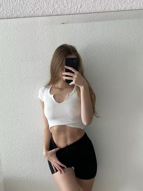 I think this outfit is perfect for walking around the house