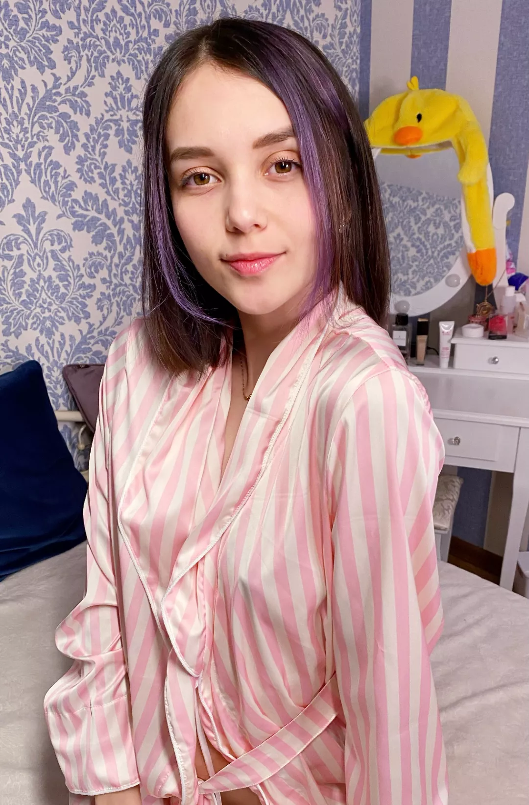 ⬆️ if you want me to send you nudes