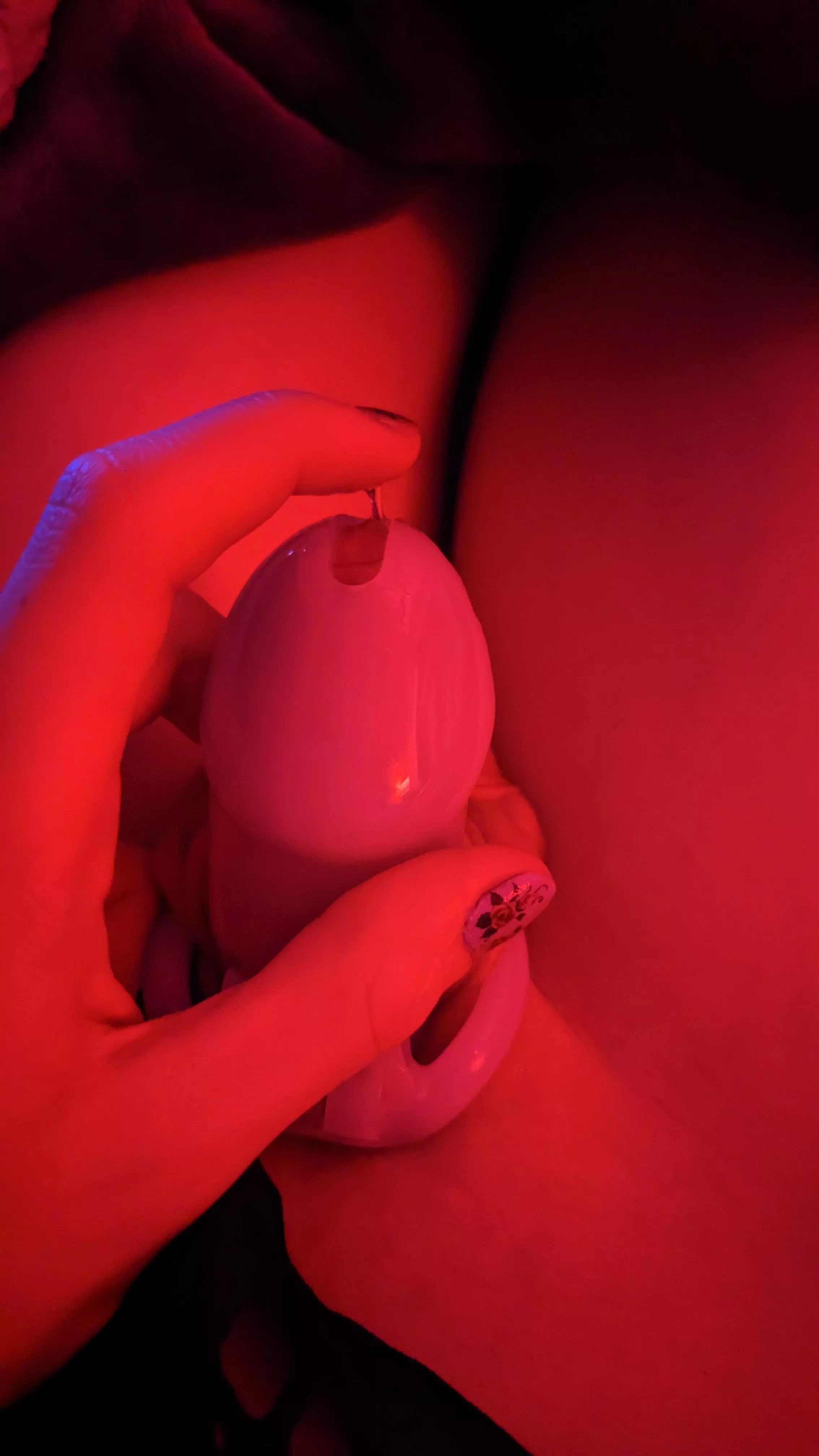 >~< im dripping just from riding a dildo