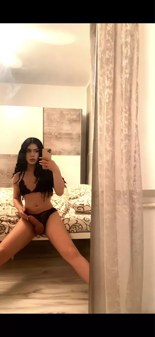 I'm having a little fun🐝🍯🤍