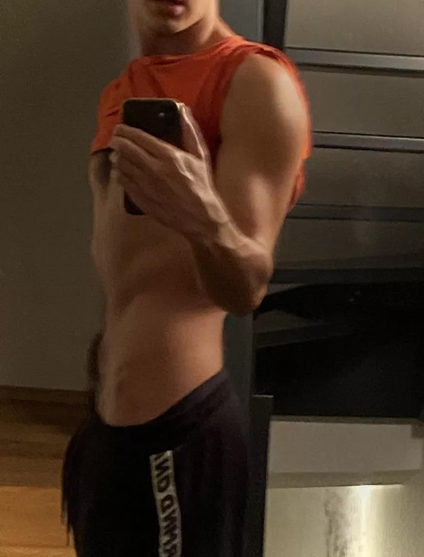 I’m so sweaty after gym… you should smell that