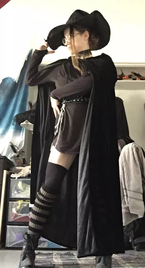 I’m your little nightmare before Christmas 🖤>:3