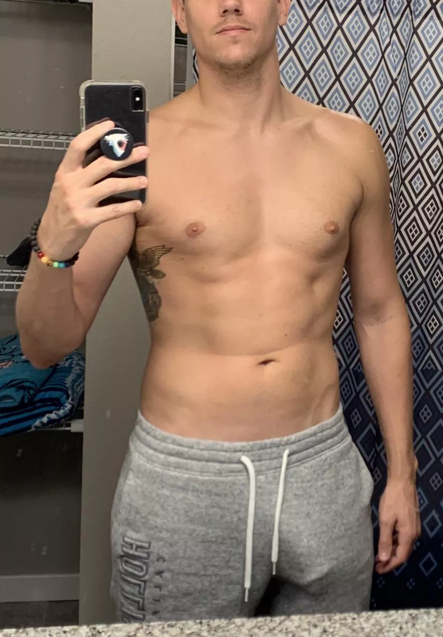 It’s grey sweatpants session y’all.