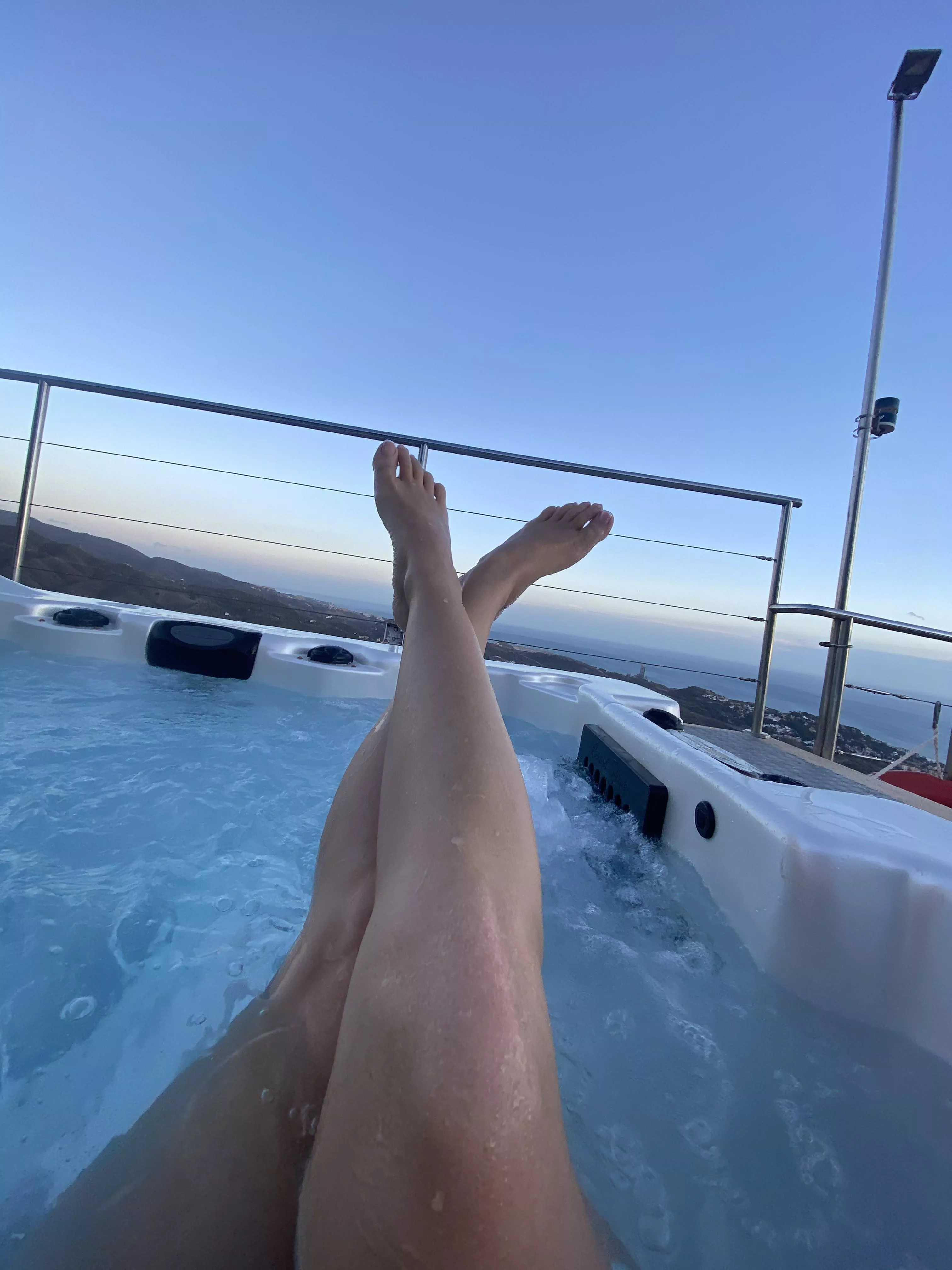 Just me enjoying life, as a gal should👸🏼