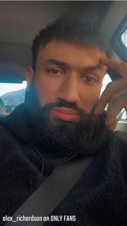 Look into my eyes hny 😈😈