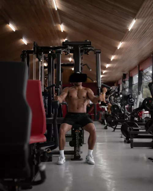 [M] sweaty workout in thailand