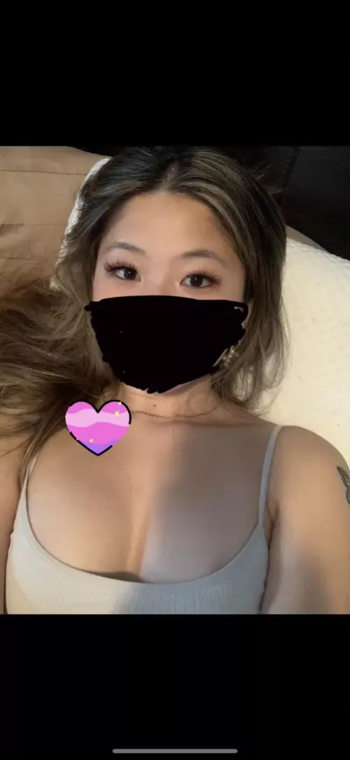 Mini face reveal and a hint of a nip slip 💗
