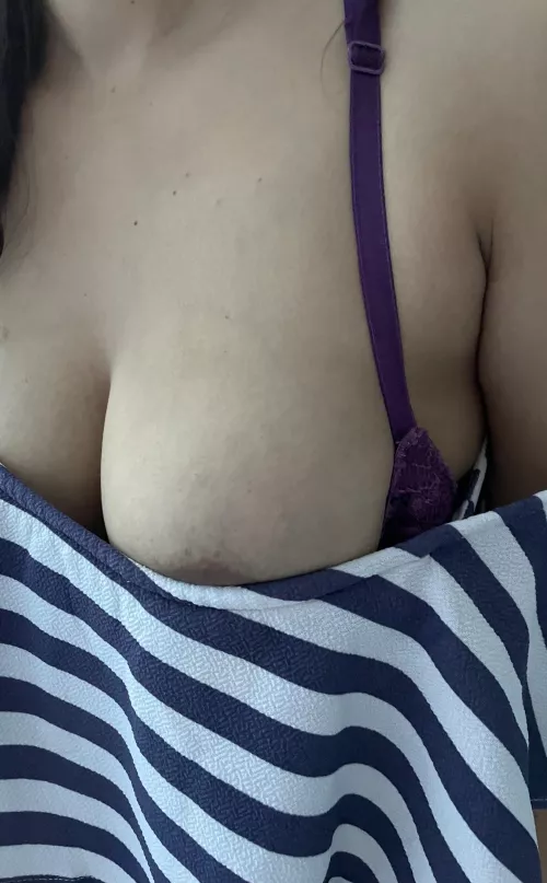 Mommy needs a new bra 🥵🔞😈 [F]
