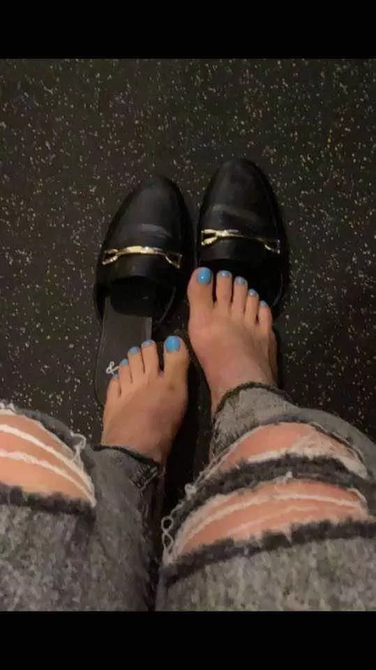 Need a massage at work please these feet need it