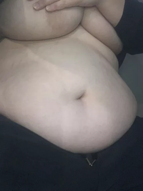 Need to add some new stretch marks to this belly 🍔🌭🍕🌮