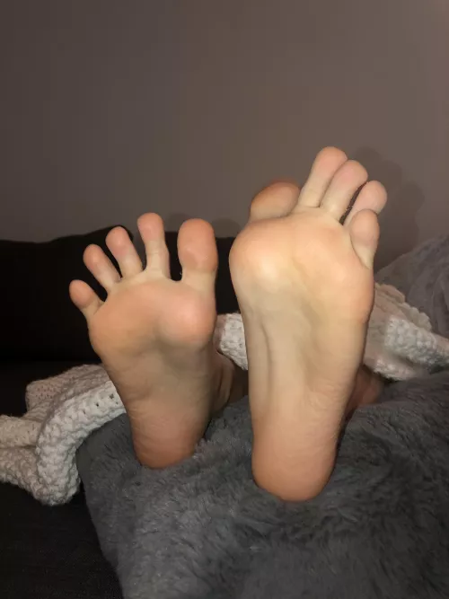 Open wide.. I want my feet wet!