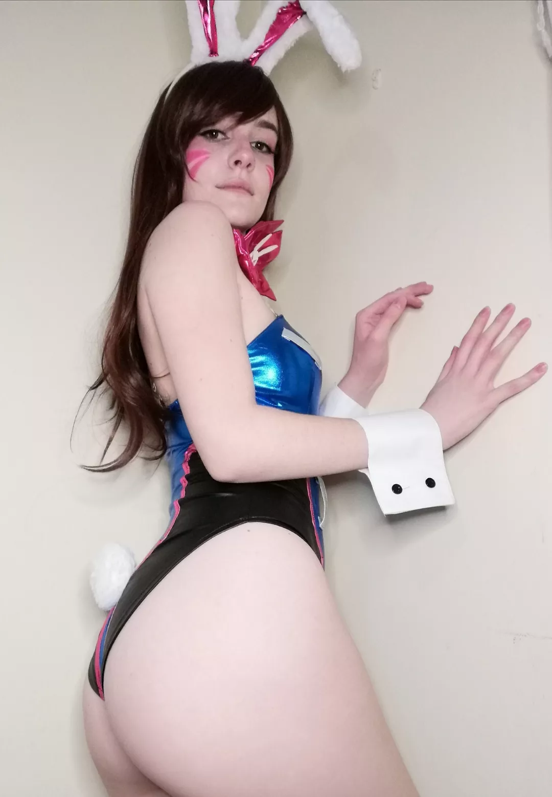 [self] D.Va bunny wants to sit on your lap