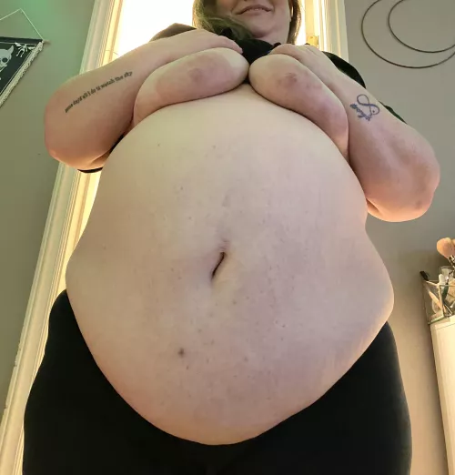 So full 🥰 my belly is getting so big 😜