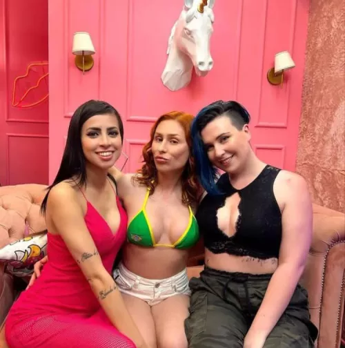 Stop and say hi if you want random nsfw pics from sissies [18+ only]