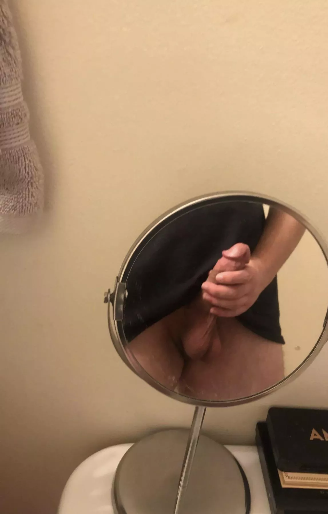 The mirror was the perfect height..👀