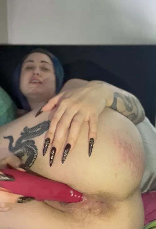 the tastiest thrusting dildo!! feels so damn good in my hole