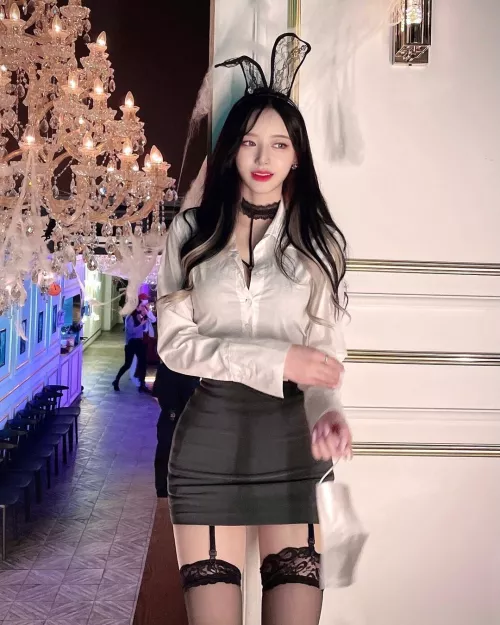 Tight skirt and stockings