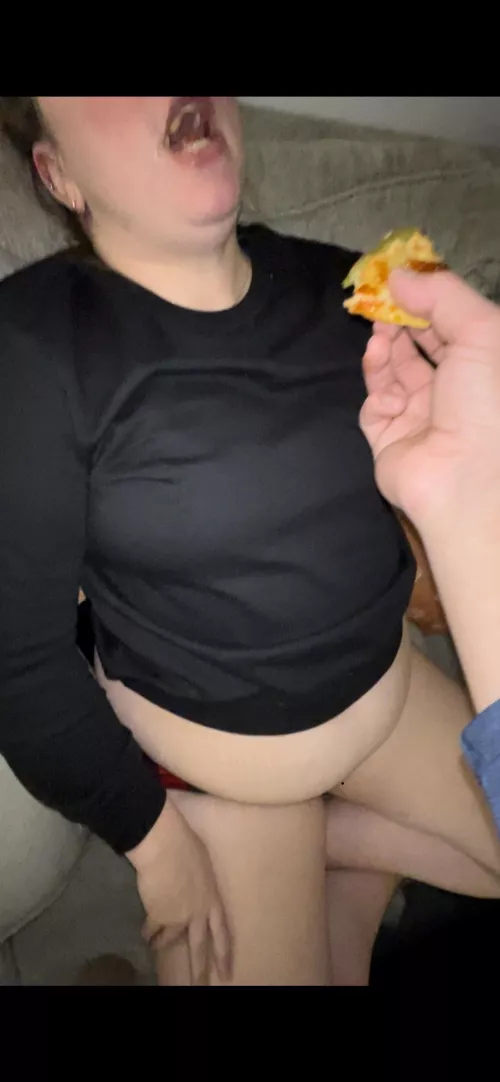 Too stuffed to lean and get my own slice I had to be hand fed to finish 😮‍💨🤰🏼