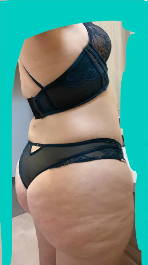 Trying my new set o(f) lingerie 🥰 tell me what you think!