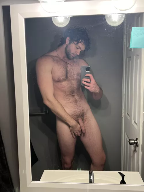 When you’re too tall to take proper bathroom nudes 😭