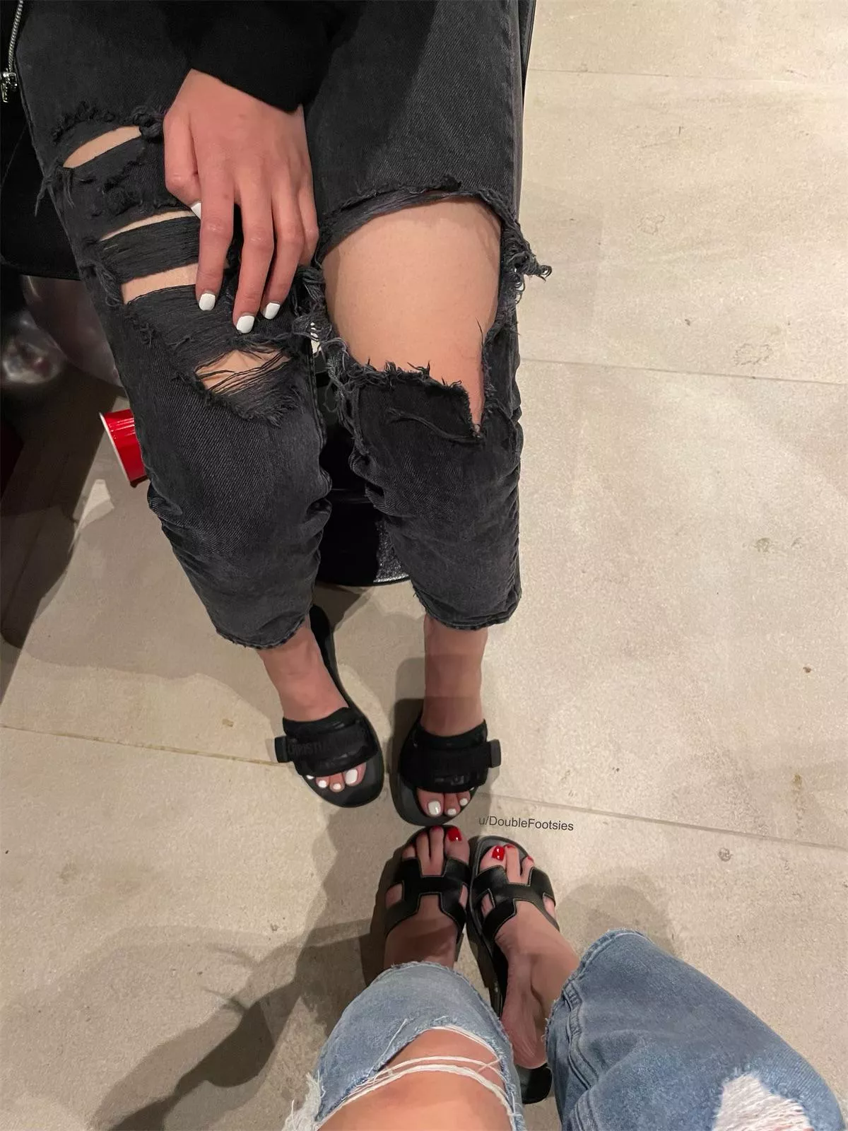 Wishing you a happy Sunday 💕 waiting for someone to worship our feet