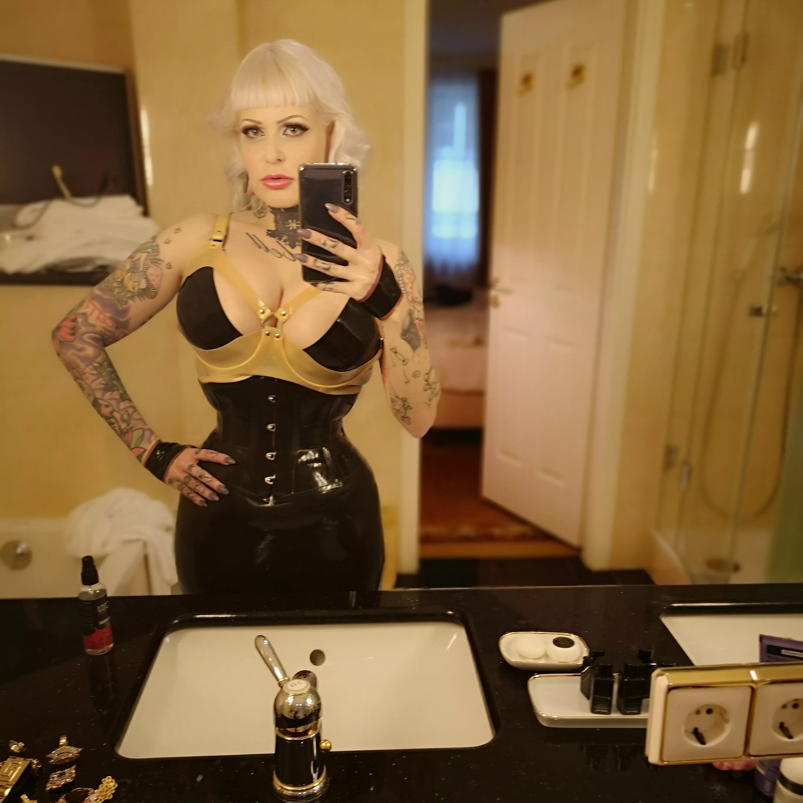 You like mommy with corsets?