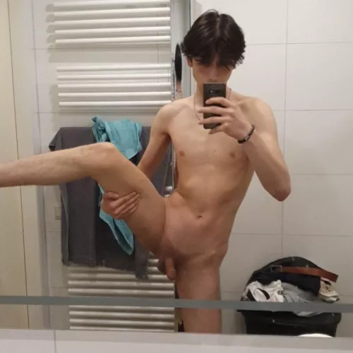 18yo twink needs attention from guys online