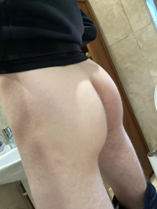 19, would daddy fuck my tight as (DM’s open)