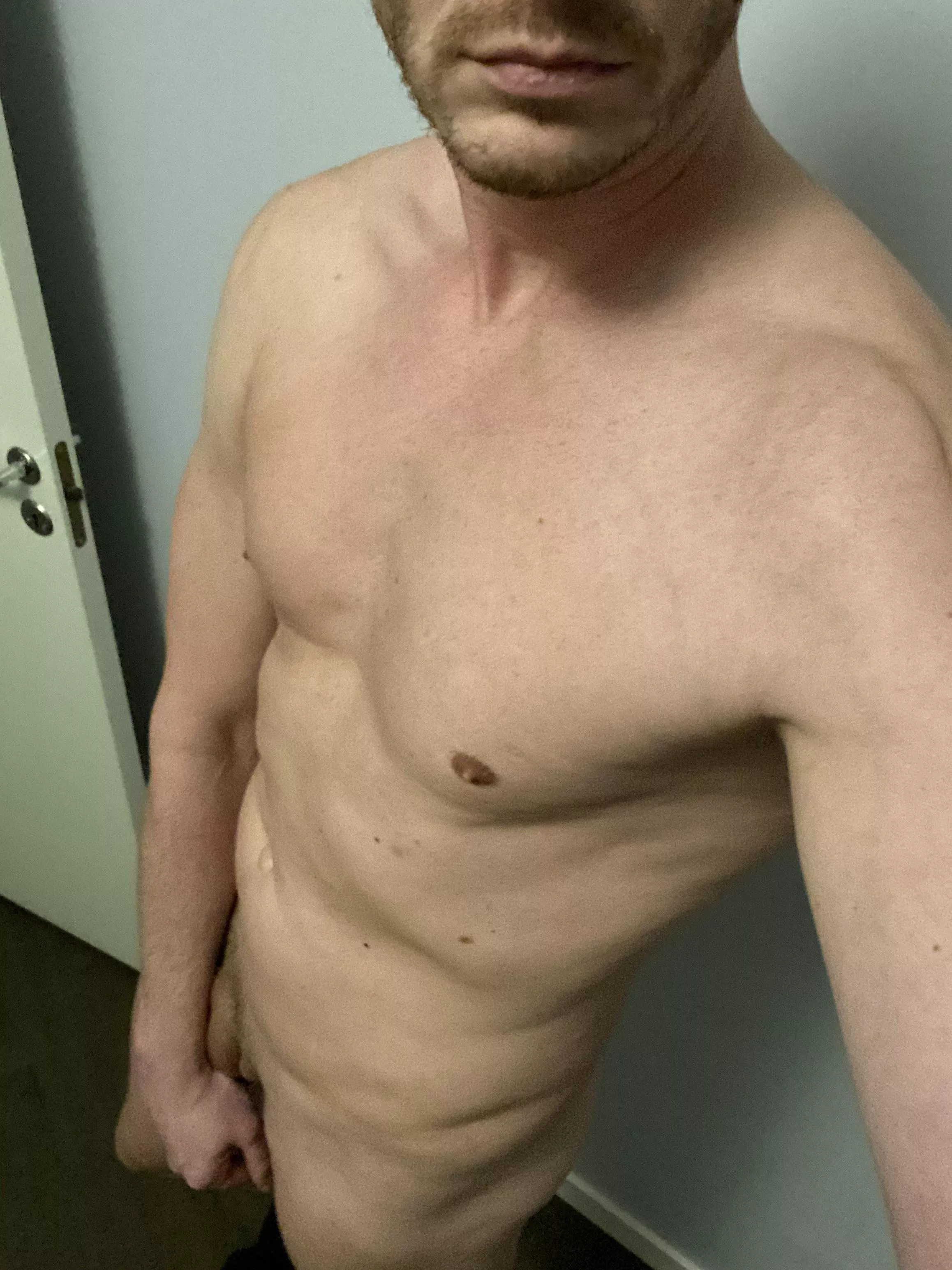 35 y Fit Guy with a daddy look. Looking for hot/Fit guys that show off face and body. Add me @hellogayguyss