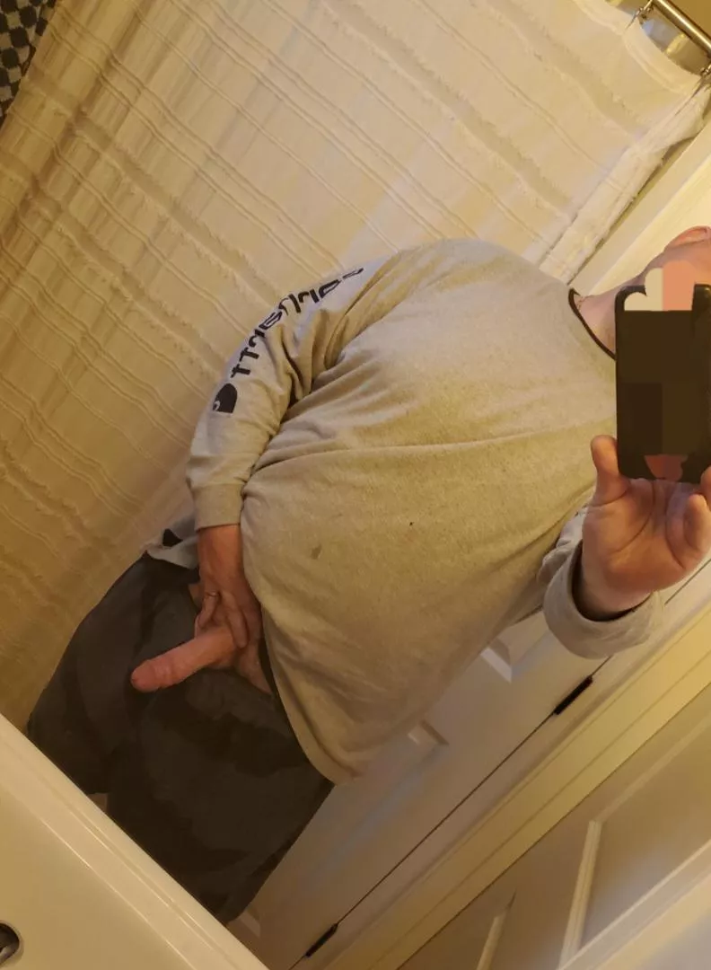 [43] Thick Carpenter who loves big areolas🤤🤤