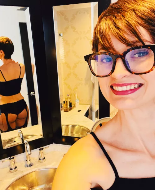 A confident cougar with a European accent [f39]