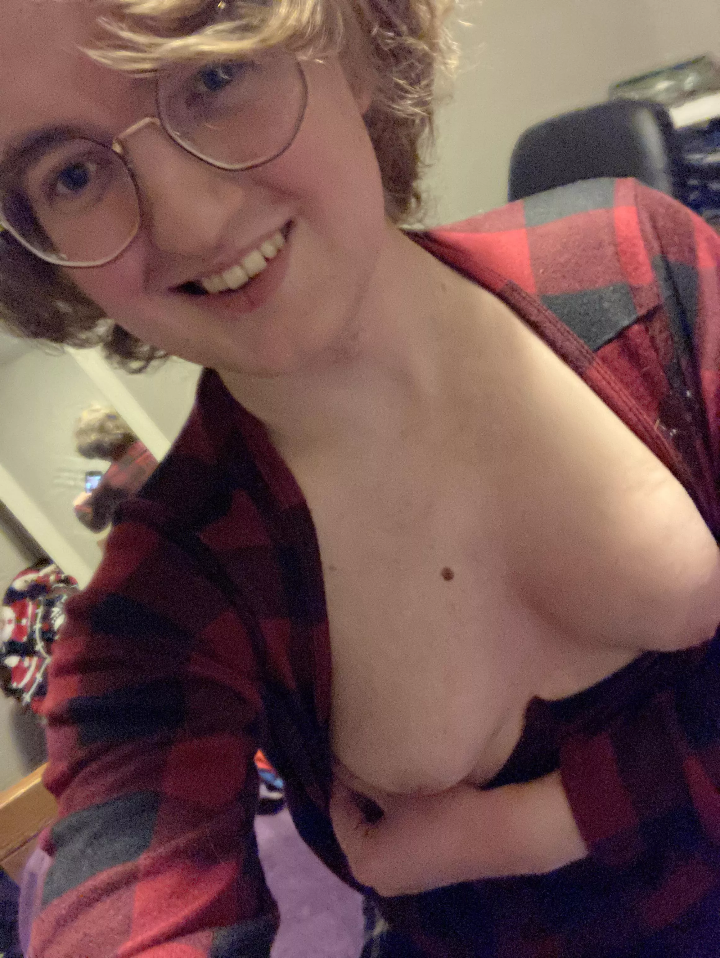 A couple handfuls, if your hands are as small as mine