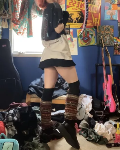 Absolutely love mini skirts and leg warmers!! (Please don’t mind my gross room)