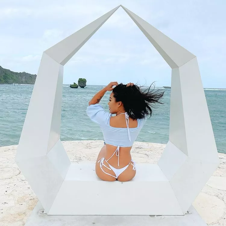 Asian babe feeling cheeky in paradise ❤️