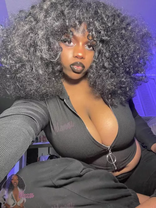 big hair ; big boobs 😌 perfect match