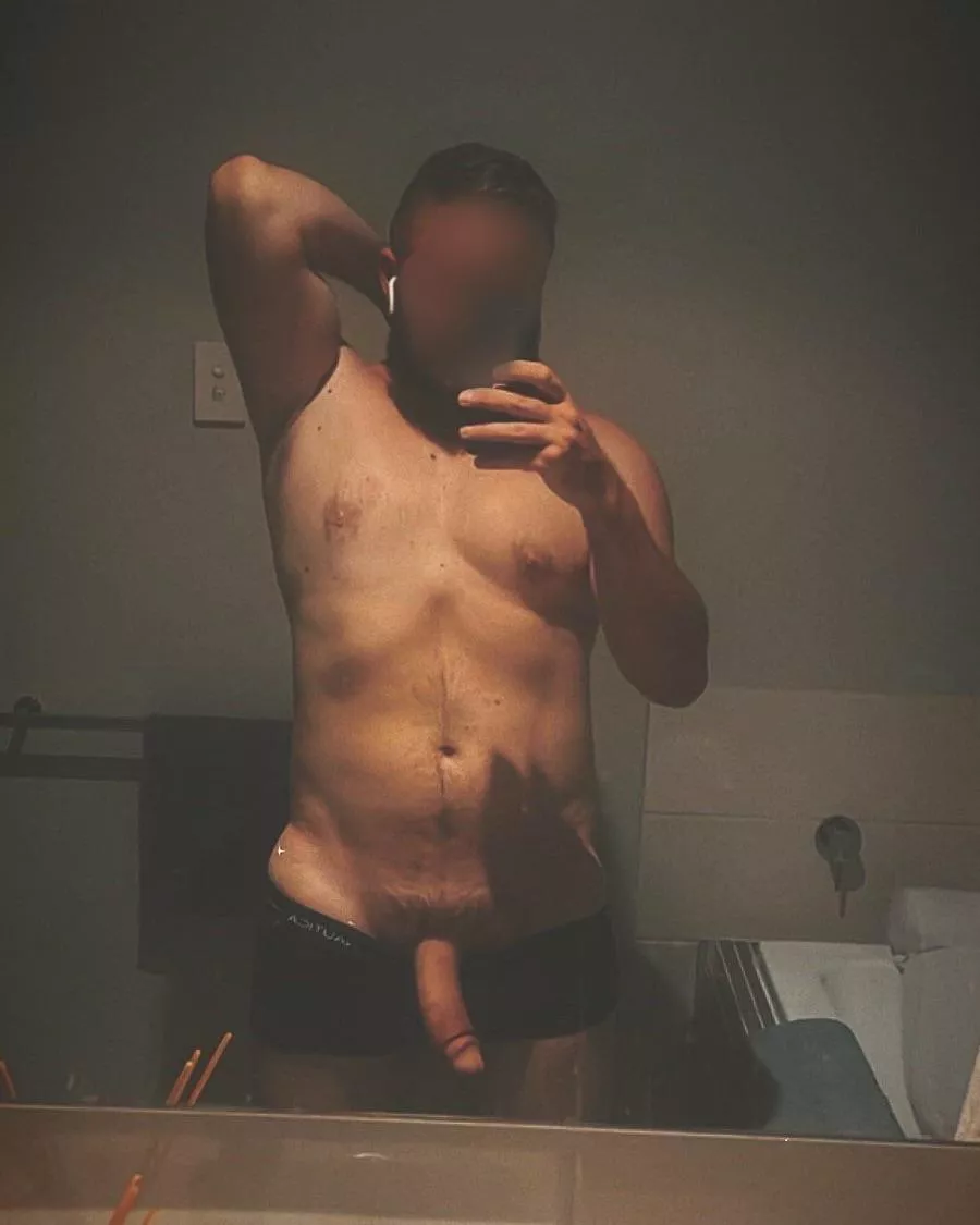 Bored AF and feeling naughty 😈