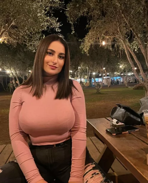 Can she hide those? 👀