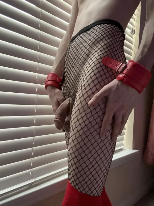 Did you order one hot twink in red?