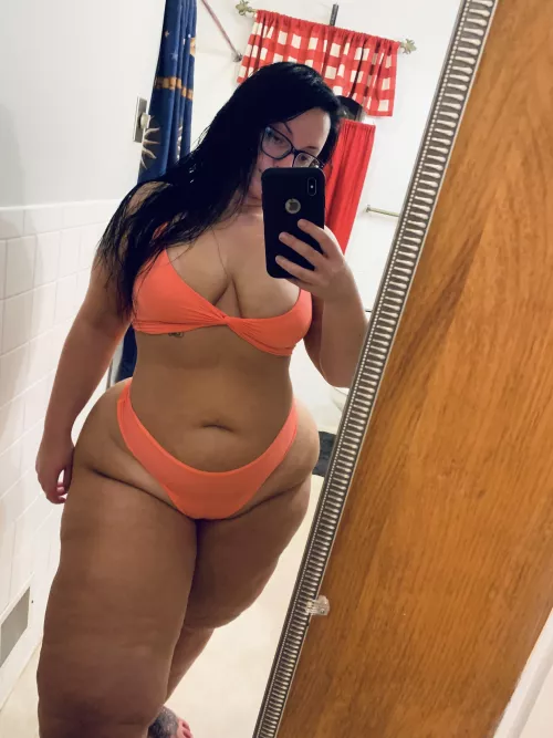 Does this color look good on me? 🧡