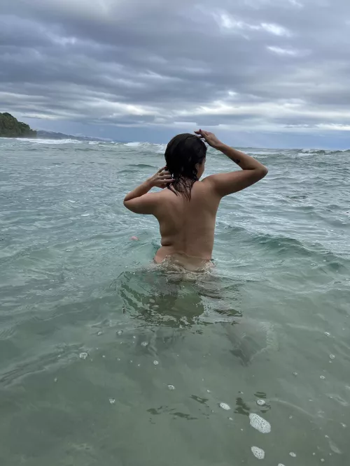 Enjoying the beach, all by myself 🍑